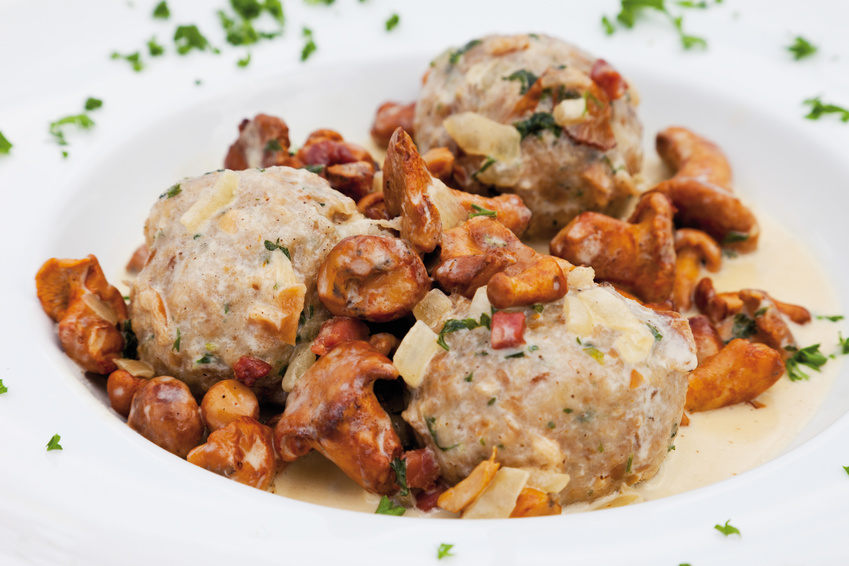 Semmelknödel mit Pfifferlingen in Rahm – Dolls Küche